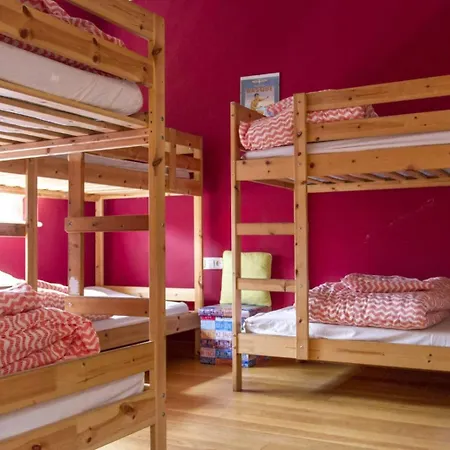 Family Surfers Hostel *